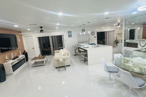 Casa en alquiler en Deerfield Beach, Florida, 3 dormitorios, 161.09 m2 № 2059814 - foto 9