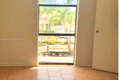 Copropriété à vendre à North Miami, Floride: 2 chambres, 97.55 m2 № 2024983 - photo 8