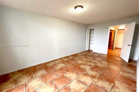Copropriété à vendre à North Miami, Floride: 2 chambres, 97.55 m2 № 2024983 - photo 11