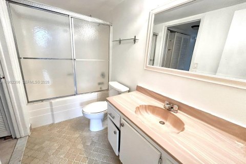 Copropriété à vendre à North Miami, Floride: 2 chambres, 97.55 m2 № 2024983 - photo 10