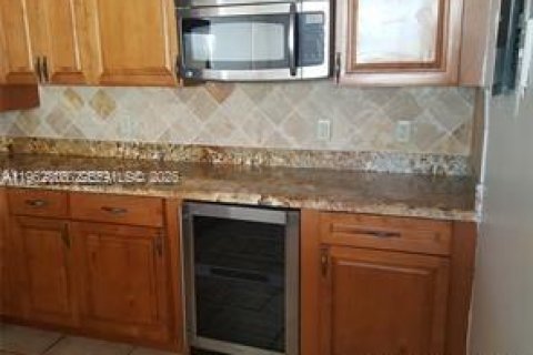 Copropriété à vendre à North Miami, Floride: 2 chambres, 97.55 m2 № 2024983 - photo 4