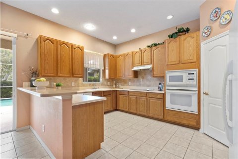 Casa en venta en Tampa, Florida, 5 dormitorios, 299.24 m2 № 2215869 - foto 13