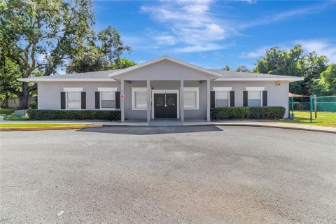 Commercial property in Minneola, Florida 581.2 sq.m. № 2316829