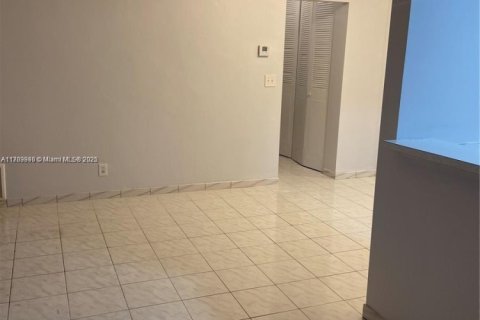 Купить кондоминиум в Холливуд, Флорида 1 спальня, 53.51м2, № 1958861 - фото 2