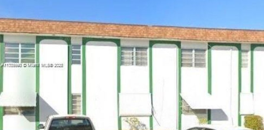 Кондоминиум с 1 спальней в Холливуд, Флорида № 1958861