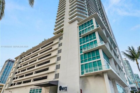 Condo in Miami, Florida, 2 bedrooms  № 1994766 - photo 19