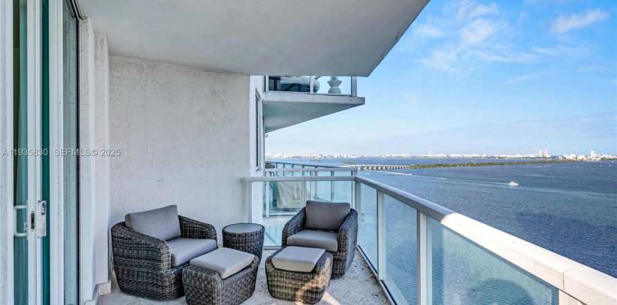 Condo in Miami, Florida, 2 bedrooms  № 1994766