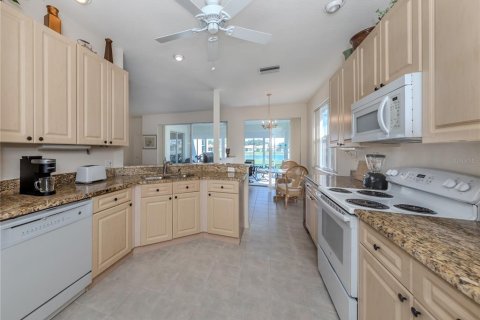 House in Venice, Florida 2 bedrooms, 157.28 sq.m. № 1795901 - photo 11