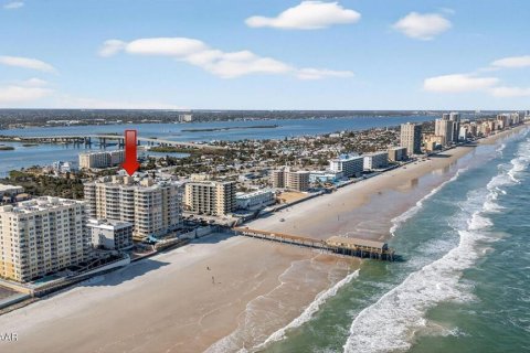Condo in Daytona Beach Shores, Florida, 2 bedrooms № 2259545 - photo 11