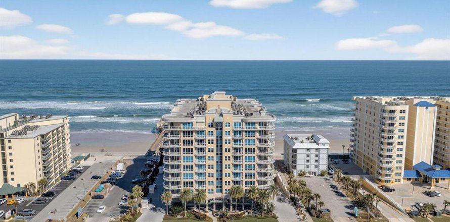 Condo in Daytona Beach Shores, Florida, 2 bedrooms № 2259545