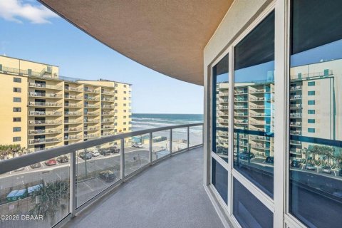 Condo in Daytona Beach Shores, Florida, 2 bedrooms № 2259545 - photo 6