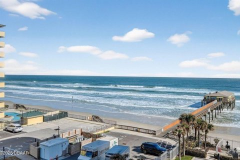 Condo in Daytona Beach Shores, Florida, 2 bedrooms № 2259545 - photo 5