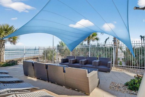 Condo in Daytona Beach Shores, Florida, 2 bedrooms № 2259545 - photo 3