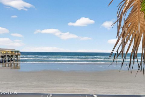 Condo in Daytona Beach Shores, Florida, 2 bedrooms № 2259545 - photo 2