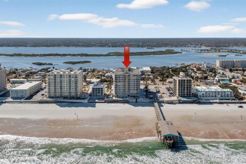 Condo in Daytona Beach Shores, Florida, 2 bedrooms № 2259545 - photo 13