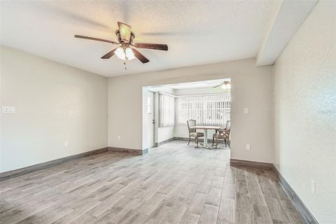 Condo in New Port Richey, Florida, 2 bedrooms  № 1855488 - photo 6