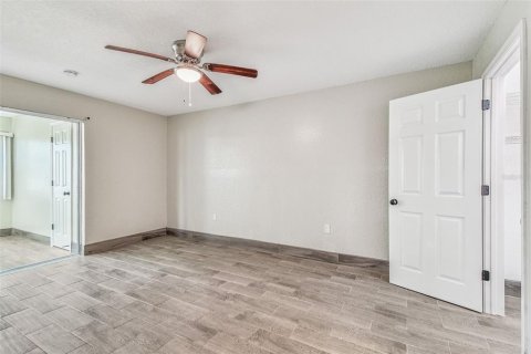 Condo in New Port Richey, Florida, 2 bedrooms  № 1855488 - photo 24
