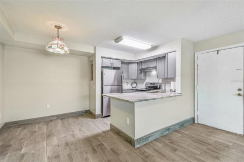 Condo in New Port Richey, Florida, 2 bedrooms  № 1855488 - photo 9