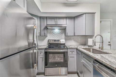 Condo in New Port Richey, Florida, 2 bedrooms  № 1855488 - photo 14
