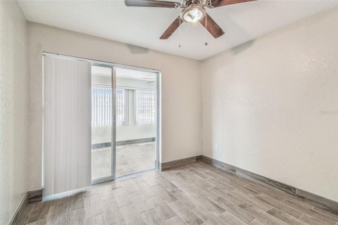 Condo in New Port Richey, Florida, 2 bedrooms  № 1855488 - photo 23