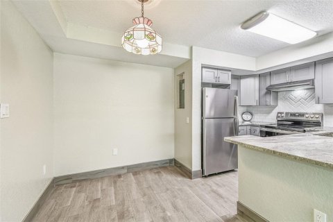 Condo in New Port Richey, Florida, 2 bedrooms  № 1855488 - photo 10