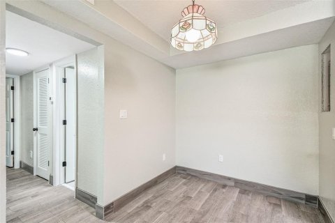 Condo in New Port Richey, Florida, 2 bedrooms  № 1855488 - photo 11