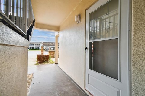 Condo in New Port Richey, Florida, 2 bedrooms  № 1855488 - photo 3