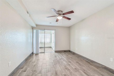 Condo in New Port Richey, Florida, 2 bedrooms  № 1855488 - photo 25