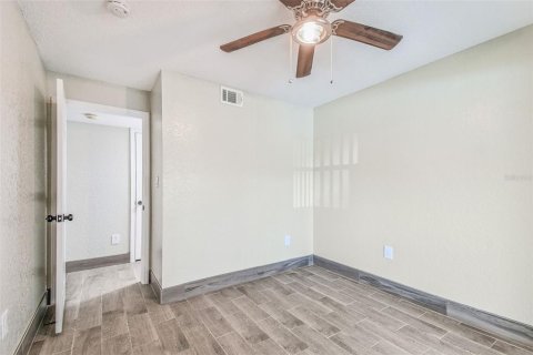 Condo in New Port Richey, Florida, 2 bedrooms  № 1855488 - photo 21