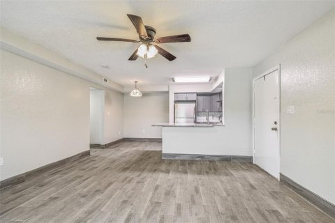 Condo in New Port Richey, Florida, 2 bedrooms  № 1855488 - photo 4