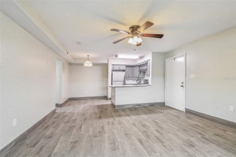 Condo in New Port Richey, Florida, 2 bedrooms  № 1855488 - photo 5