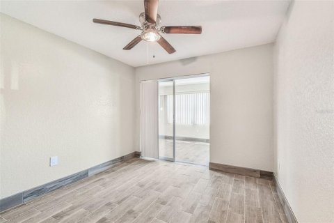 Condo in New Port Richey, Florida, 2 bedrooms  № 1855488 - photo 20