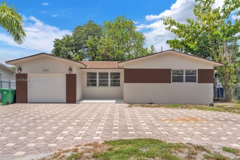 House in Miramar, Florida 3 bedrooms, 106.65 sq.m. № 1760786 - photo 26