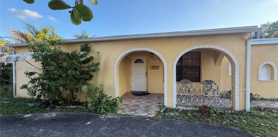 Casa en North Miami, Florida 3 dormitorios, 141.21 m2 № 1984140