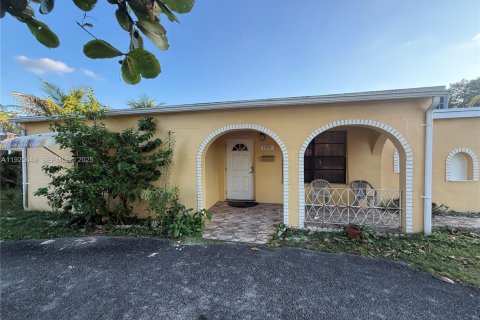 Casa en venta en North Miami, Florida, 3 dormitorios, 141.21 m2 № 1984140 - foto 9