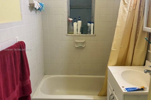 Casa en venta en North Miami, Florida, 3 dormitorios, 141.21 m2 № 1984140 - foto 5