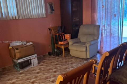 Casa en venta en North Miami, Florida, 3 dormitorios, 141.21 m2 № 1984140 - foto 4