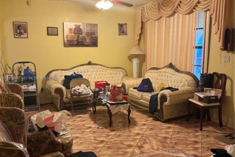 Casa en venta en North Miami, Florida, 3 dormitorios, 141.21 m2 № 1984140 - foto 3