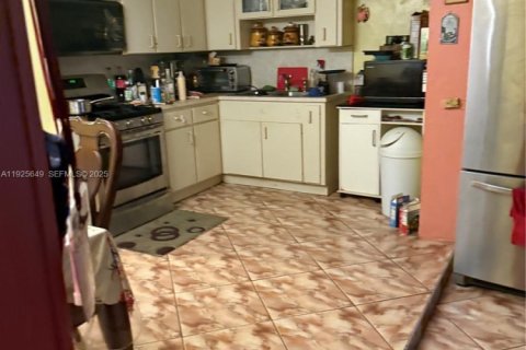Casa en venta en North Miami, Florida, 3 dormitorios, 141.21 m2 № 1984140 - foto 6