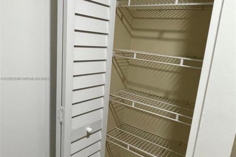 Снять в аренду кондоминиум в Холливуд, Флорида 1 спальня, 61.22м2, № 2087200 - фото 11