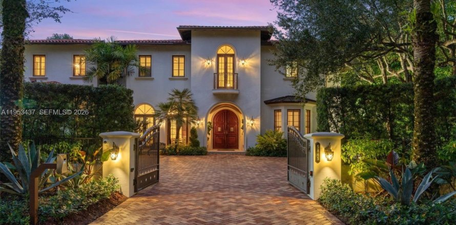 Casa en Pinecrest, Florida 7 dormitorios, 725.66 m2 № 2011375