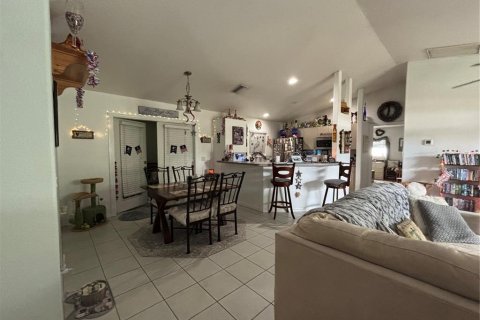 Villa ou maison à vendre à North Port, Floride: 3 chambres, 127.46 m2 № 2215161 - photo 5