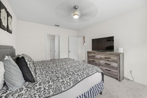 House in Port St. Lucie, Florida 4 bedrooms, 178 sq.m. № 2383041 - photo 15