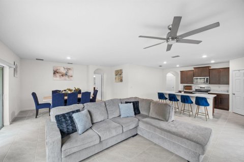House in Port St. Lucie, Florida 4 bedrooms, 178 sq.m. № 2383041 - photo 10