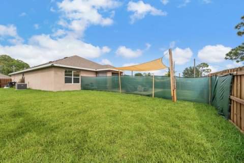 House in Port St. Lucie, Florida 4 bedrooms, 178 sq.m. № 2383041 - photo 27