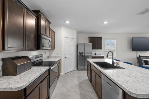 House in Port St. Lucie, Florida 4 bedrooms, 178 sq.m. № 2383041 - photo 9