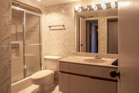 Condominio en venta en Hallandale Beach, Florida, 2 dormitorios, 147.81 m2 № 2339844 - foto 16