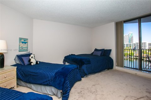 Condominio en venta en Hallandale Beach, Florida, 2 dormitorios, 147.81 m2 № 2339844 - foto 15