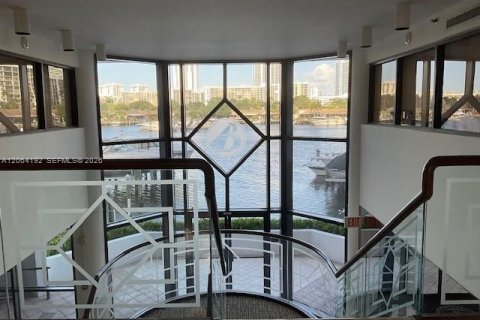 Condominio en venta en Hallandale Beach, Florida, 2 dormitorios, 147.81 m2 № 2339844 - foto 2