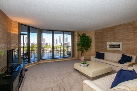 Condominio en venta en Hallandale Beach, Florida, 2 dormitorios, 147.81 m2 № 2339844 - foto 10